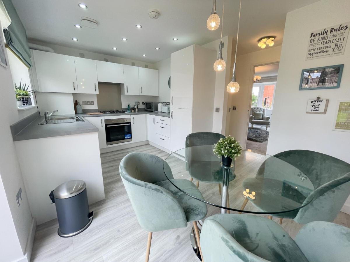 Newly Developed 3 Bedroom Home Glasgow Esterno foto